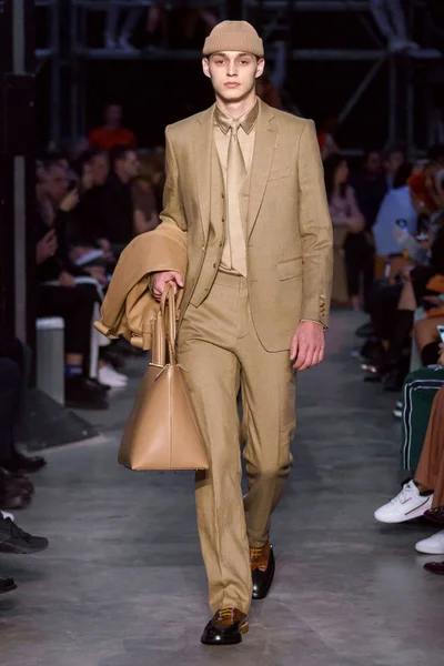 Look 97